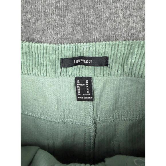 Forever 21 Green Corduroy Mini Skirt with Front and Back Pockets Size Medium - Picture 4 of 6